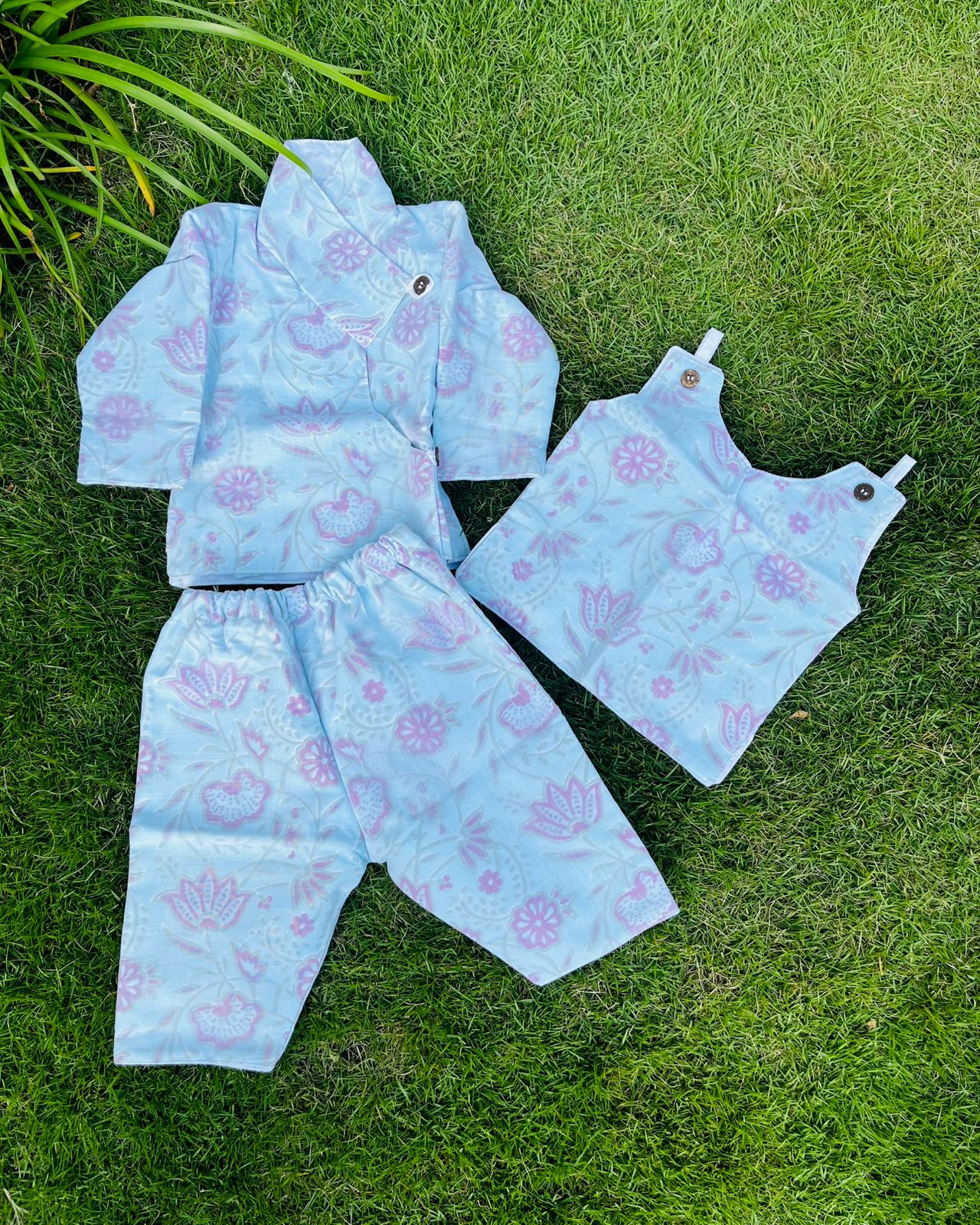 GENDER-NEUTRAL BABY CLOTHES