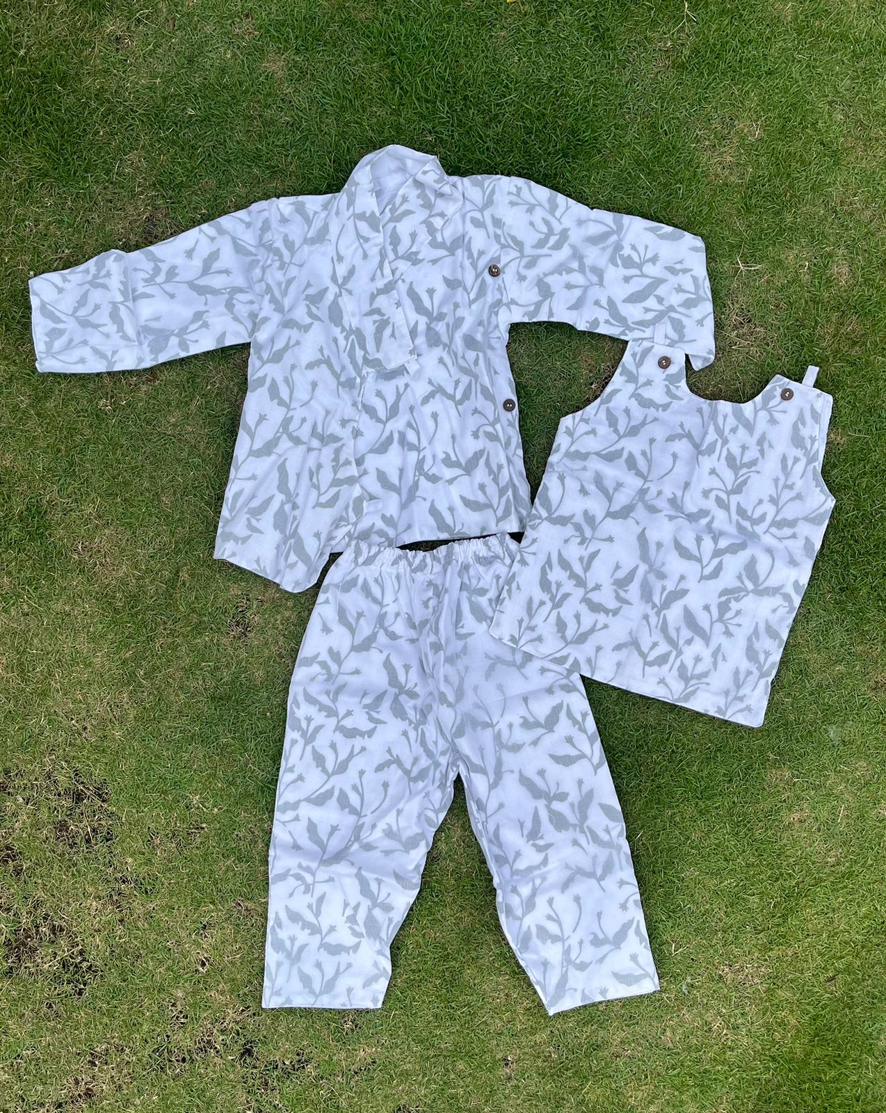 GENDER-NEUTRAL BABY CLOTHES