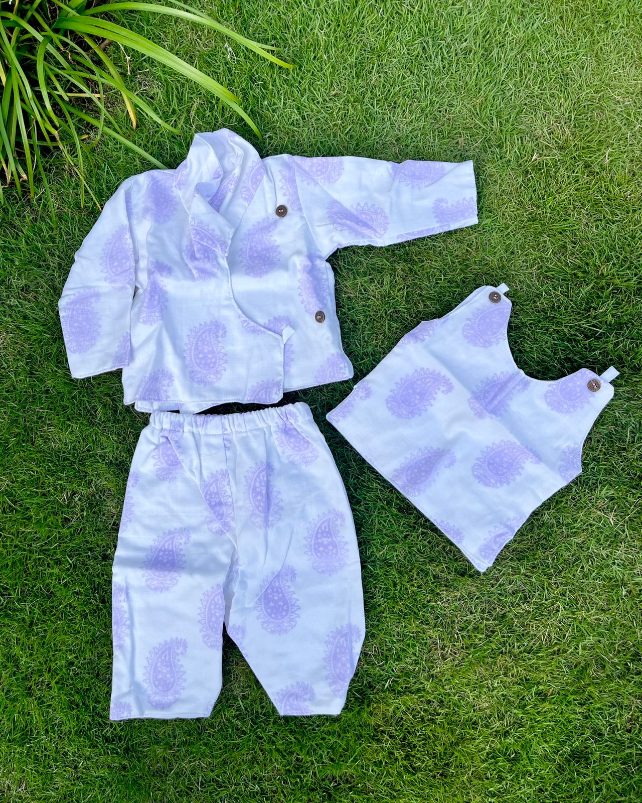 GENDER-NEUTRAL BABY CLOTHES